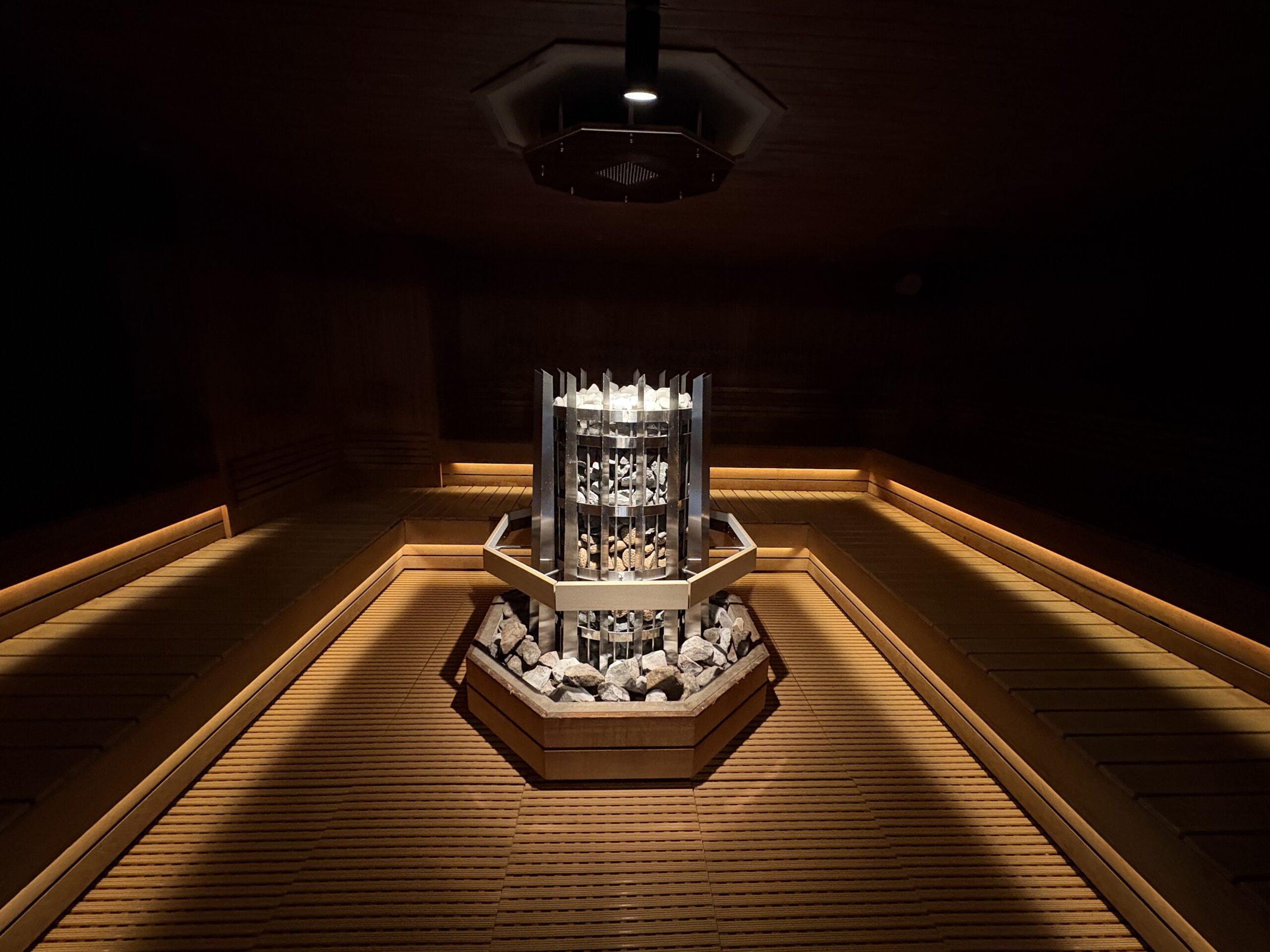 ヘルシーサウナ 電気式サウナ 西荻窪の本格的フィンランド式サウナ「ROOFTOP」